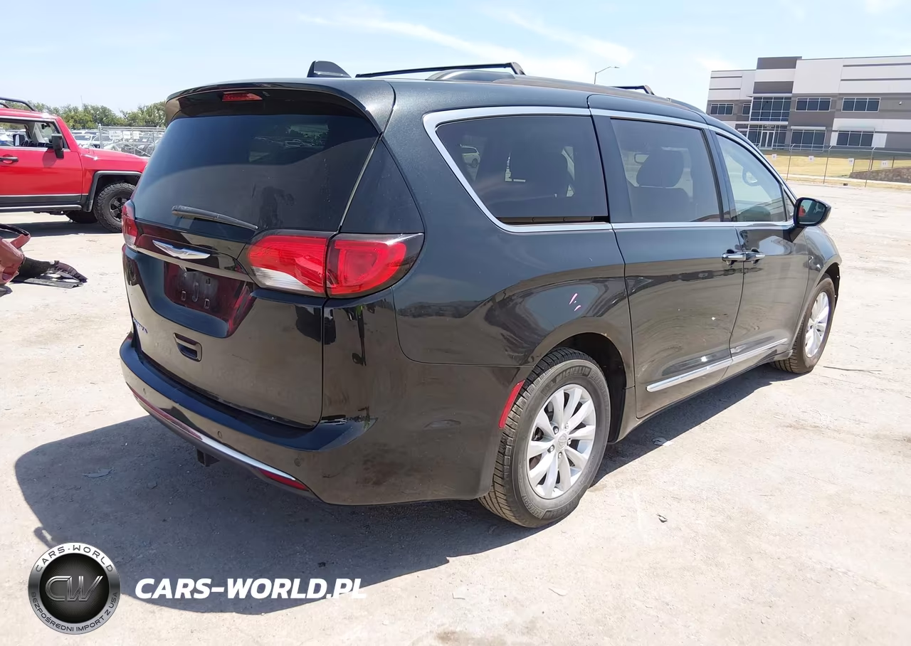 2017 Chrysler Pacifica Touring-L VIN:2C4RC1BG4HR532626 - 4
