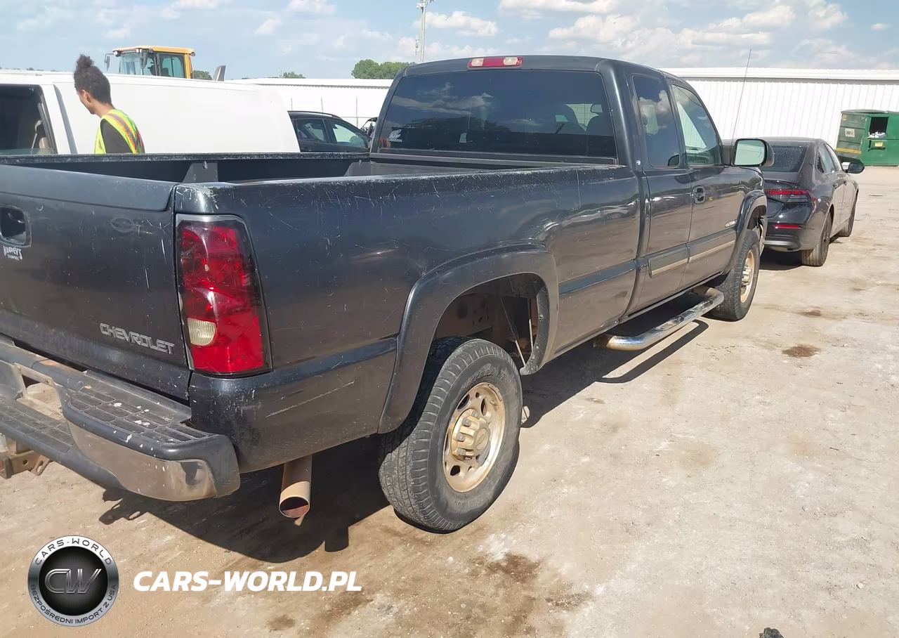 2004 Chevrolet Silverado 2500Hd Ls VIN:1GCHC29U94E365622 - 4