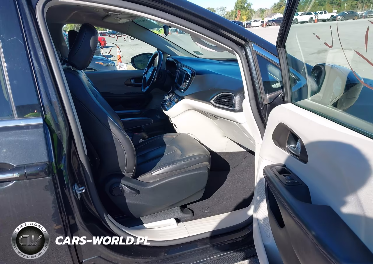 2018 Chrysler Pacifica Touring L VIN:2C4RC1BG9JR322948 - 5