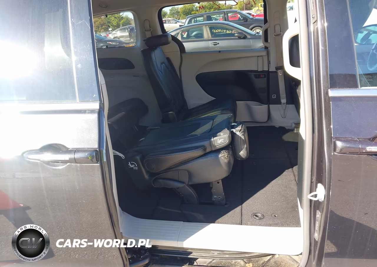 2018 Chrysler Pacifica Touring L VIN:2C4RC1BG9JR322948 - 8