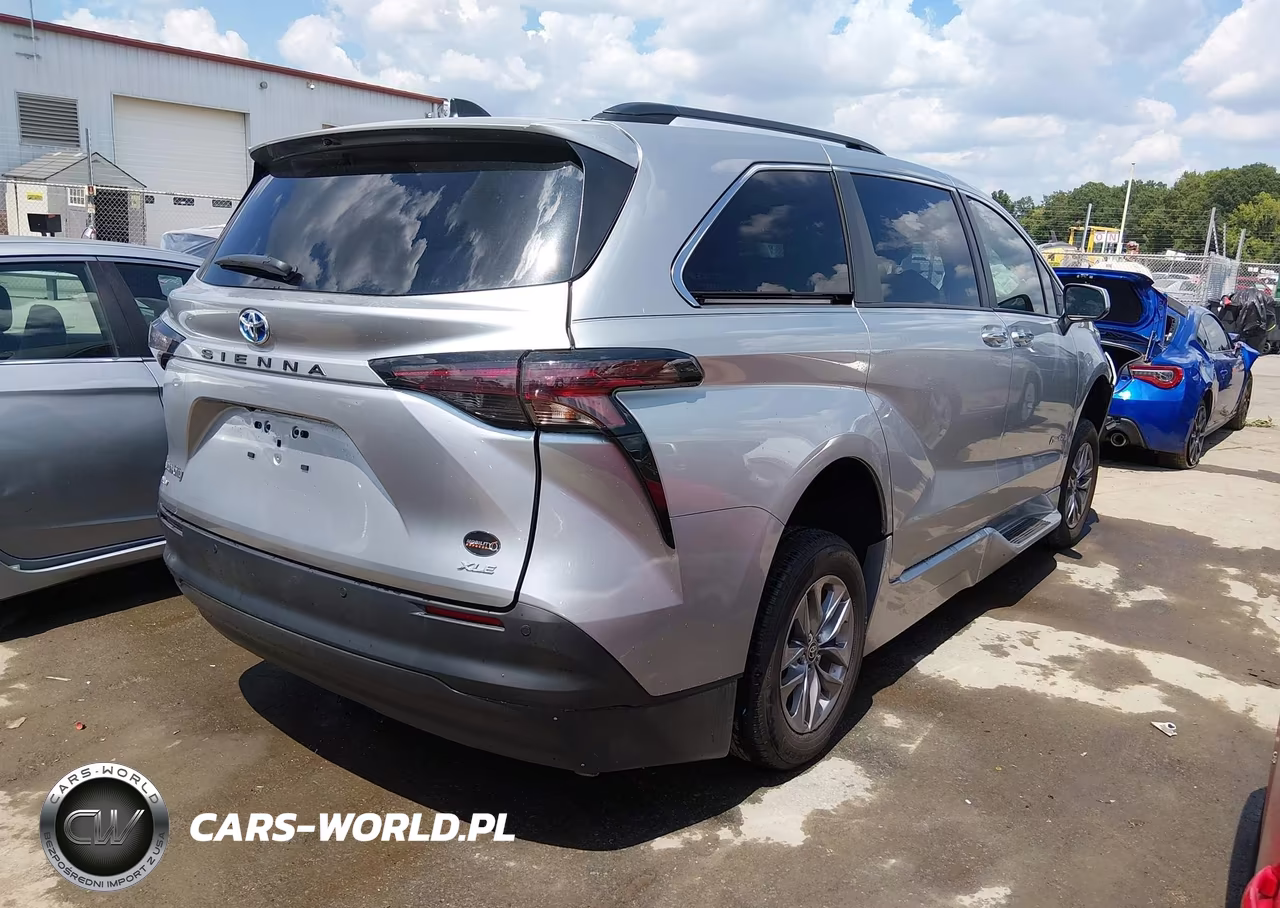 2025 Toyota Sienna Xle VIN:5TDJRKEC7SS225413 - 4