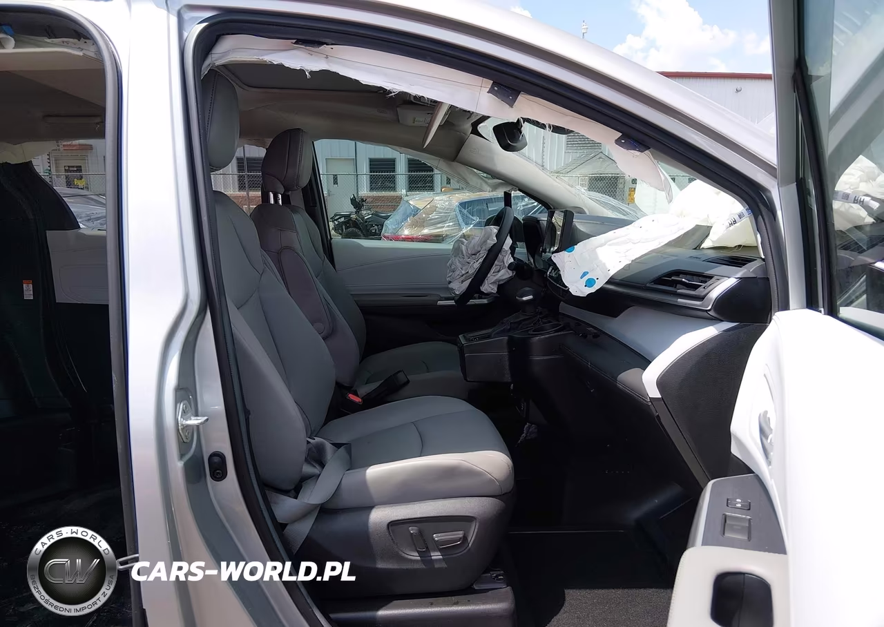 2025 Toyota Sienna Xle VIN:5TDJRKEC7SS225413 - 5
