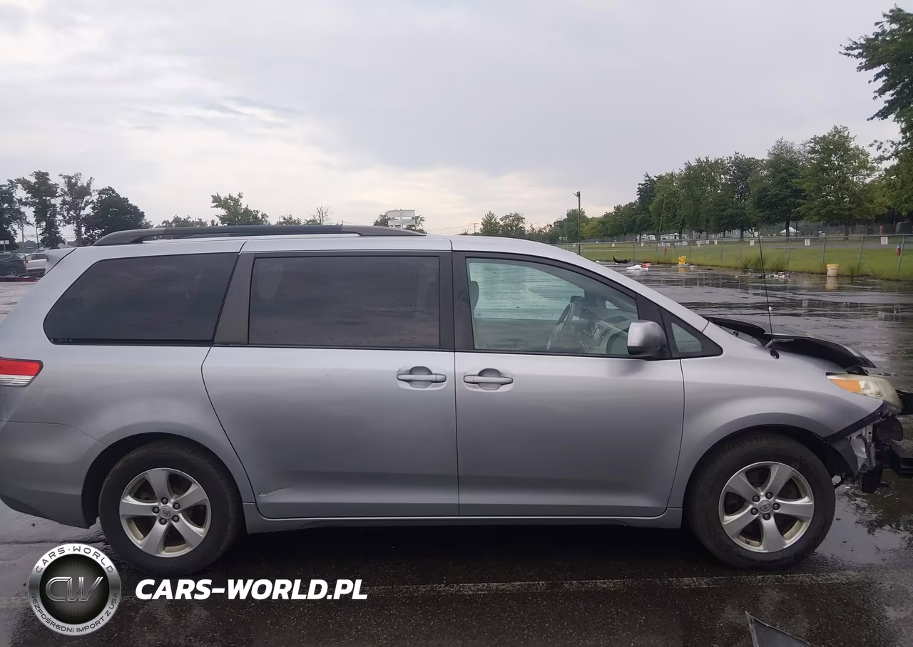 2013 Toyota Sienna Le V6 8 Passenger VIN:5TDKK3DC8DS386114 - 13