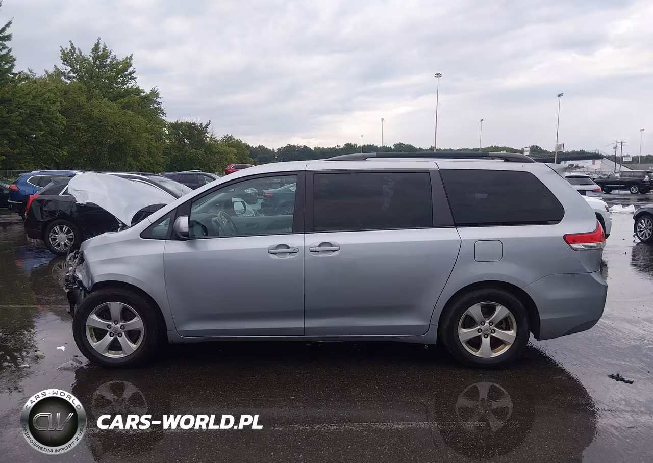 2013 Toyota Sienna Le V6 8 Passenger VIN:5TDKK3DC8DS386114 - 14