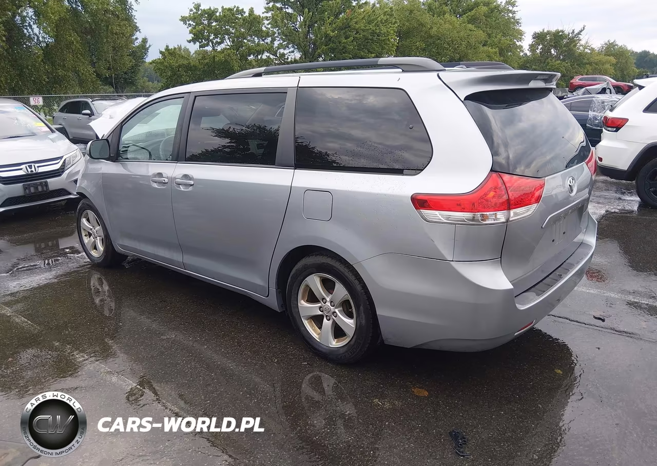 2013 Toyota Sienna Le V6 8 Passenger VIN:5TDKK3DC8DS386114 - 3