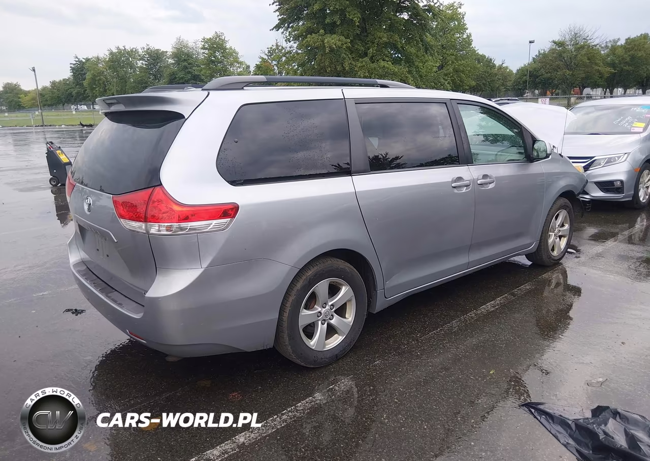 2013 Toyota Sienna Le V6 8 Passenger VIN:5TDKK3DC8DS386114 - 4