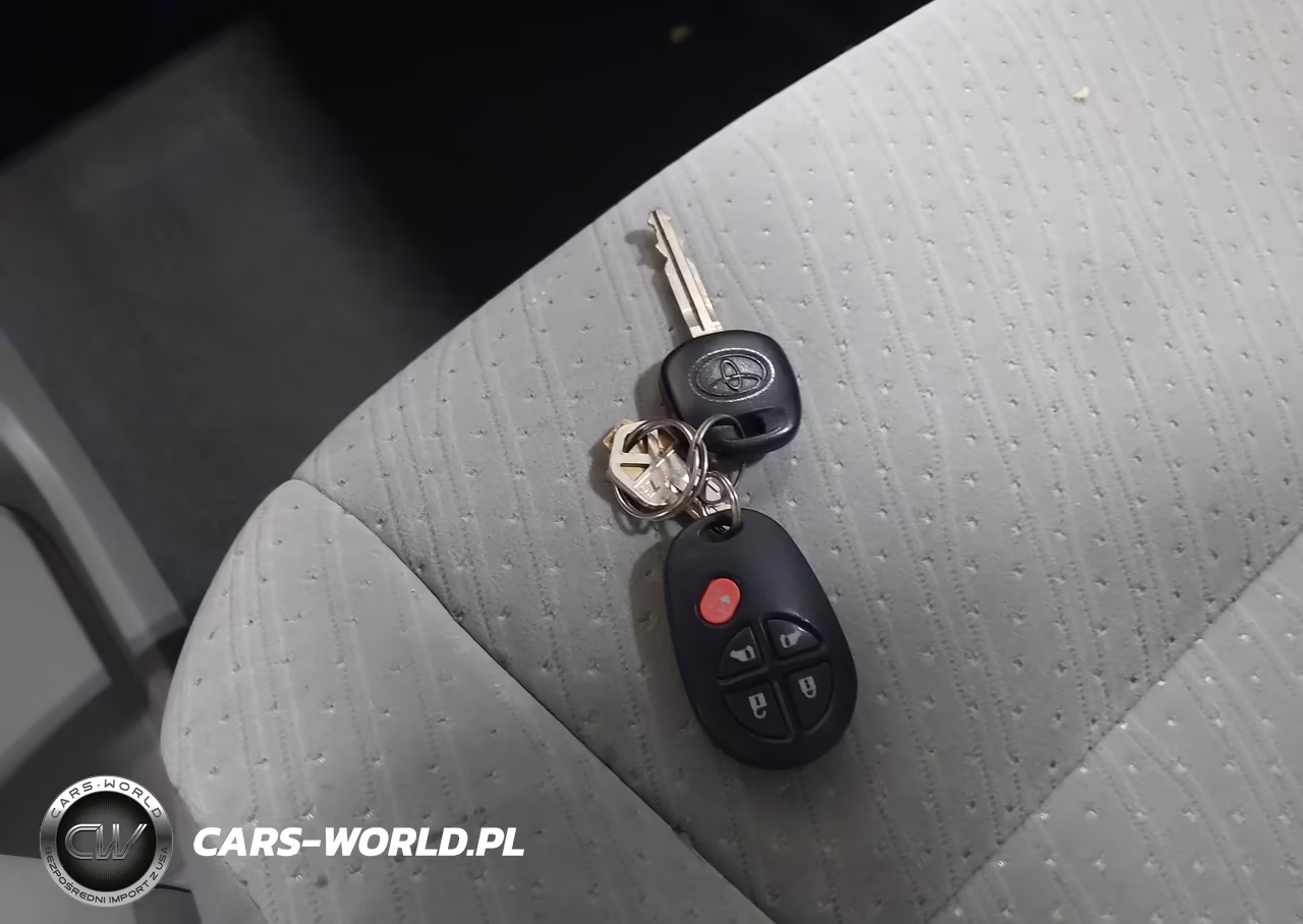 2020 Toyota Sienna Le VIN:5TDKZ3DC2LS046063 - 11