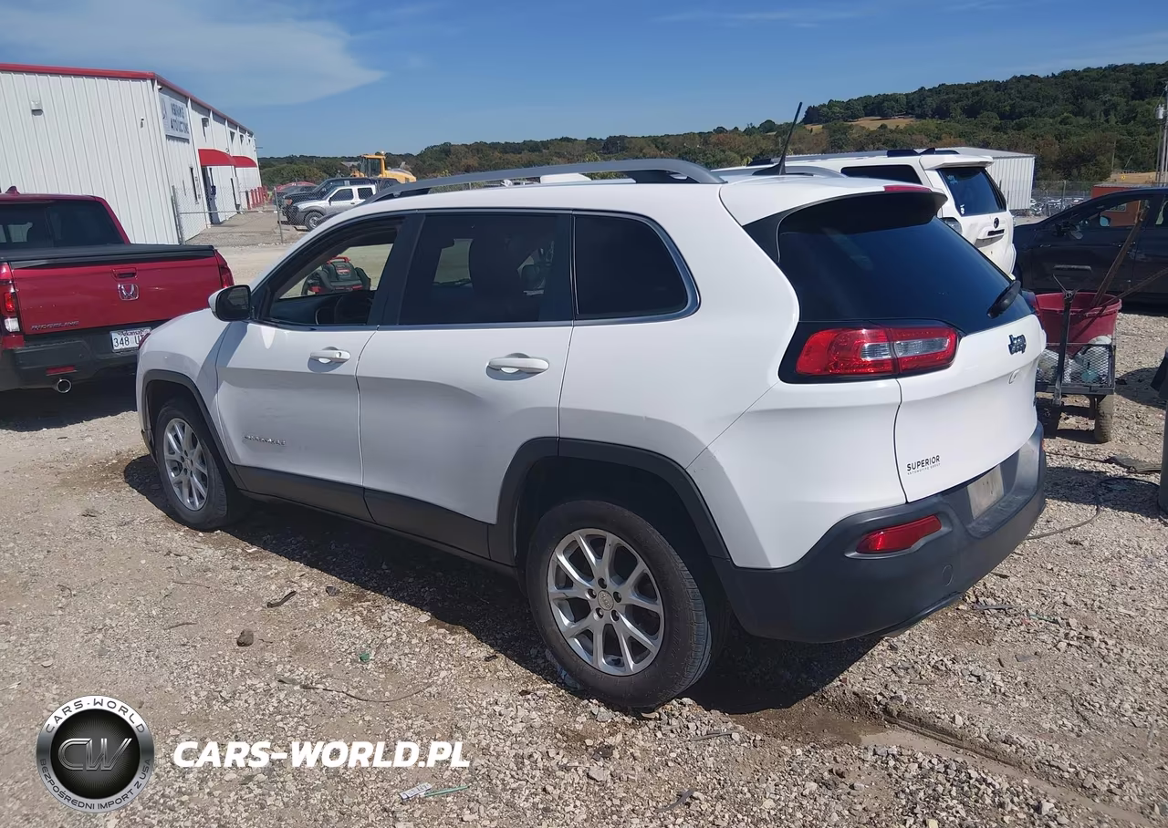 2018 Jeep Cherokee Latitude Fwd VIN:1C4PJLCX9JD560955 - 3