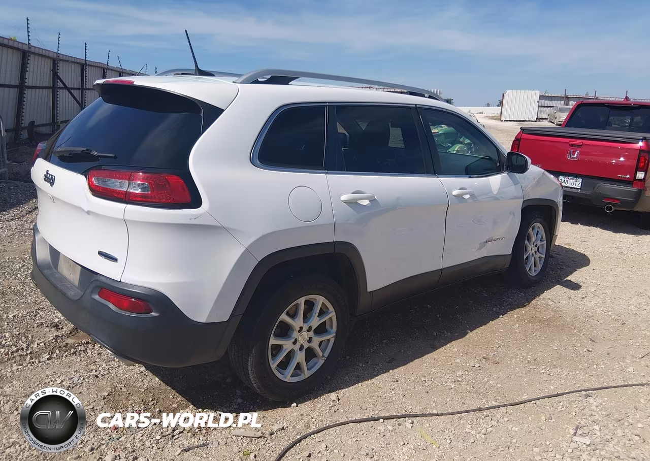 2018 Jeep Cherokee Latitude Fwd VIN:1C4PJLCX9JD560955 - 4