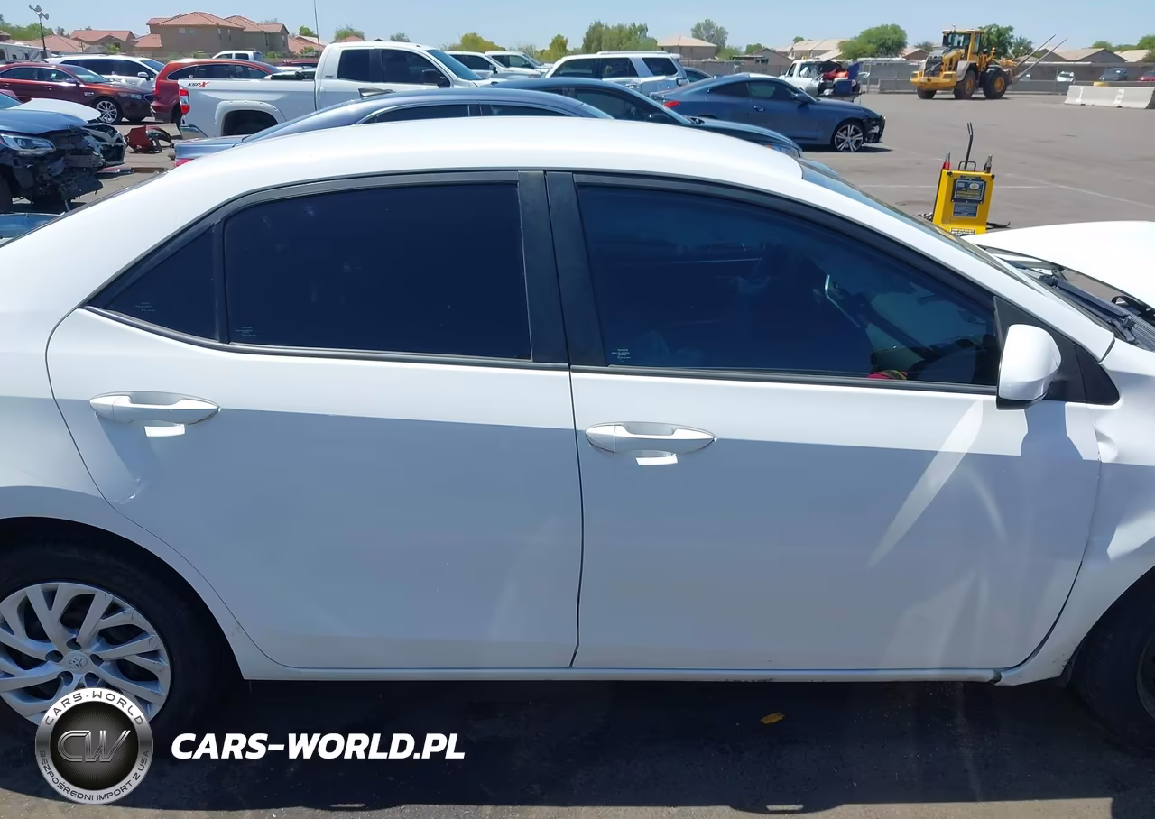 2017 Toyota Corolla Le VIN:5YFBURHE9HP714065 - 13
