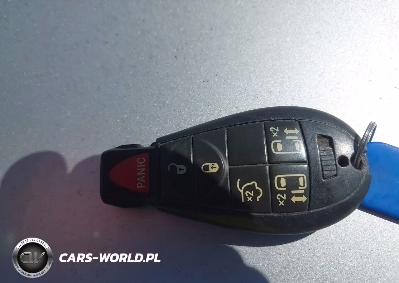 2014 Chrysler Town & Country Touring VIN:2C4RC1BG6ER399718 - 11