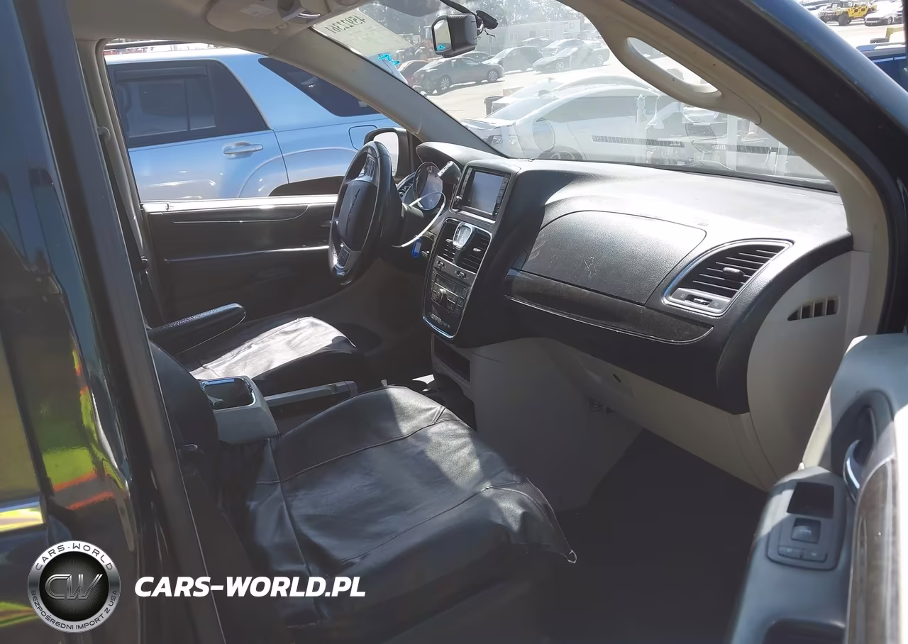 2014 Chrysler Town & Country Touring VIN:2C4RC1BG6ER399718 - 5