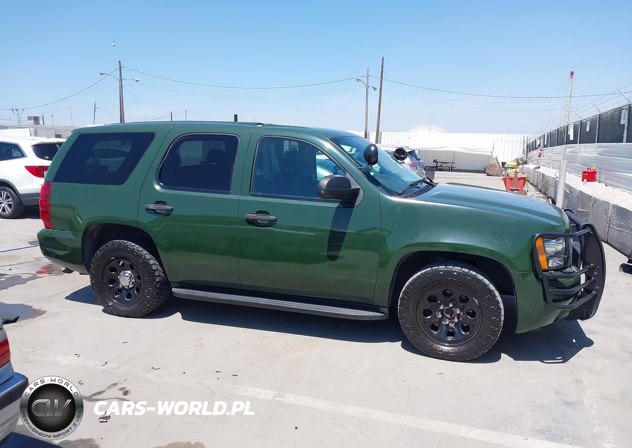 2010 Chevrolet Tahoe Ls VIN:1GNMCAE01AR205595 - 13