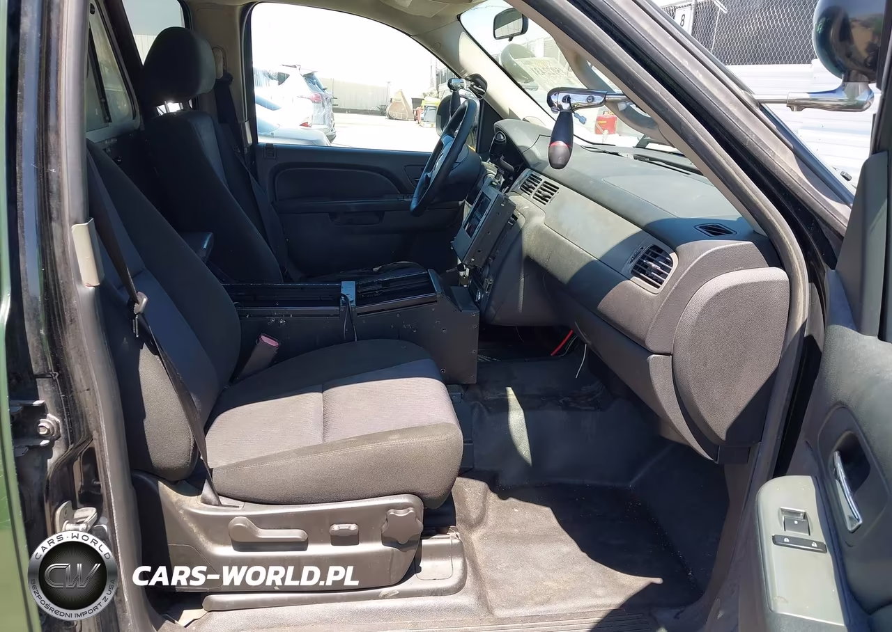 2010 Chevrolet Tahoe Ls VIN:1GNMCAE01AR205595 - 5