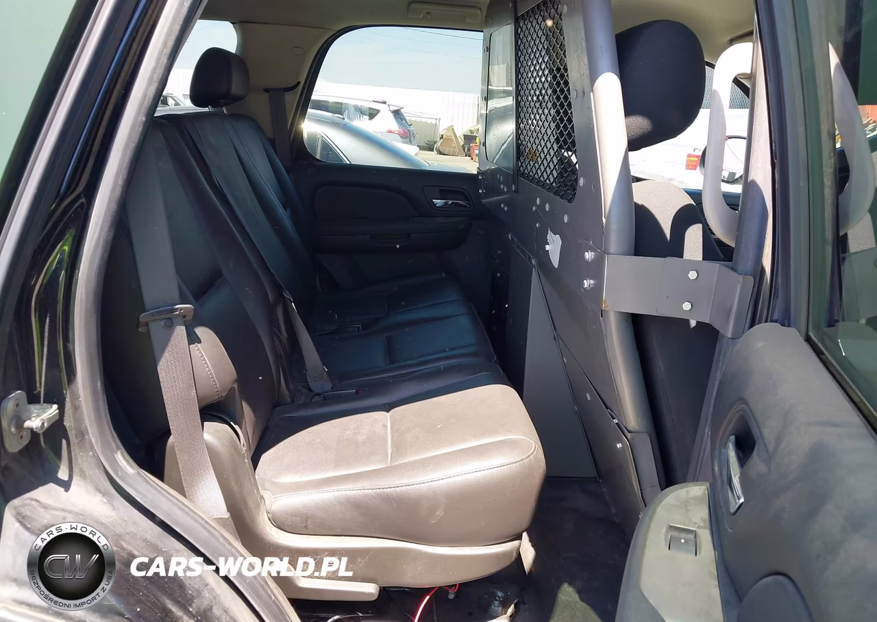 2010 Chevrolet Tahoe Ls VIN:1GNMCAE01AR205595 - 8