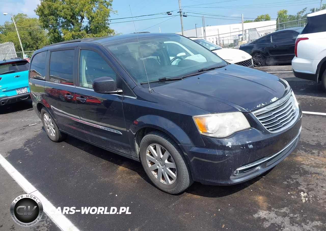 2014 Chrysler Town & Country Touring – zdjęcie 1 z 11