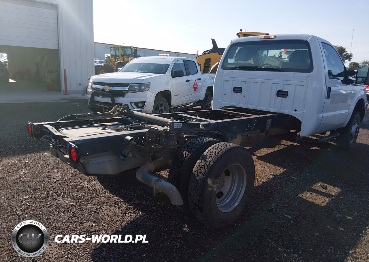 2012 Ford F-350 Chassis Xl VIN:1FDRF3H63CEC57964 - 4