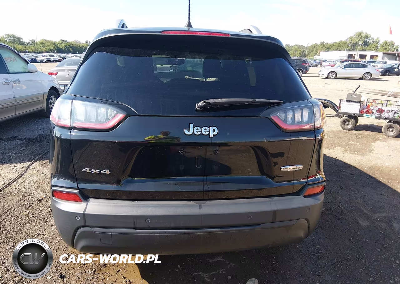 2019 Jeep Cherokee Latitude Plus 4X4 VIN:1C4PJMLB3KD454903 - 17