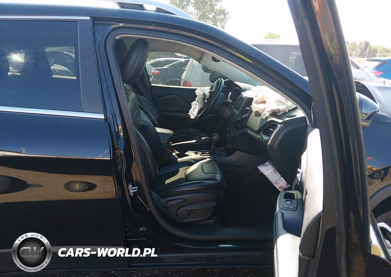 2019 Jeep Cherokee Latitude Plus 4X4 VIN:1C4PJMLB3KD454903 - 5