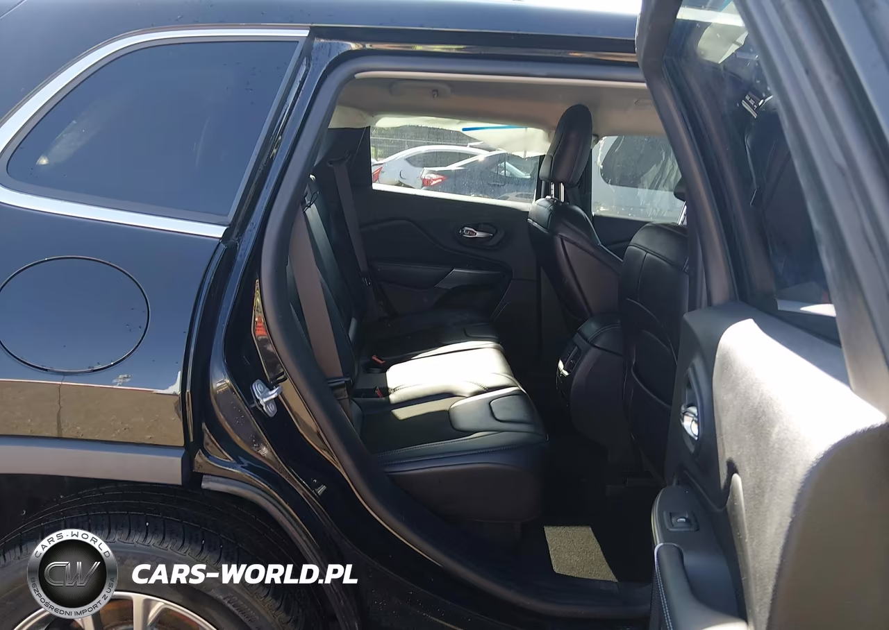 2019 Jeep Cherokee Latitude Plus 4X4 VIN:1C4PJMLB3KD454903 - 8