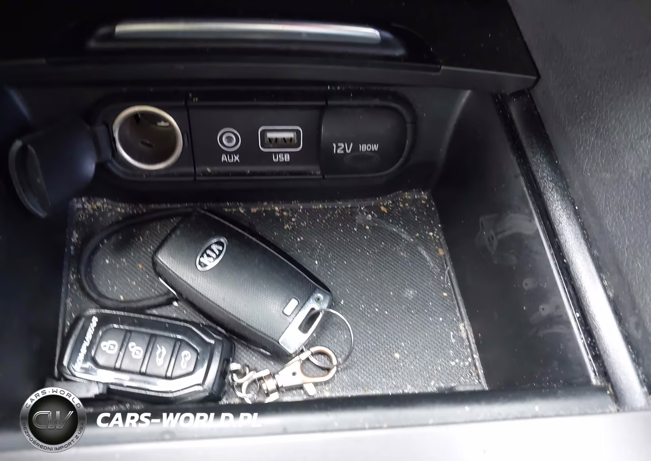 2020 Kia Optima S VIN:5XXGT4L36LG420092 - 11