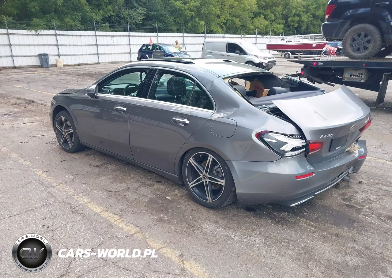 2021 Mercedes-Benz A 220 4Matic VIN:W1K3G4FB3MJ295383 - 3