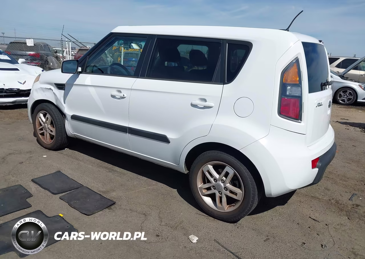 2011 Kia Soul + VIN:KNDJT2A20B7708671 - 3
