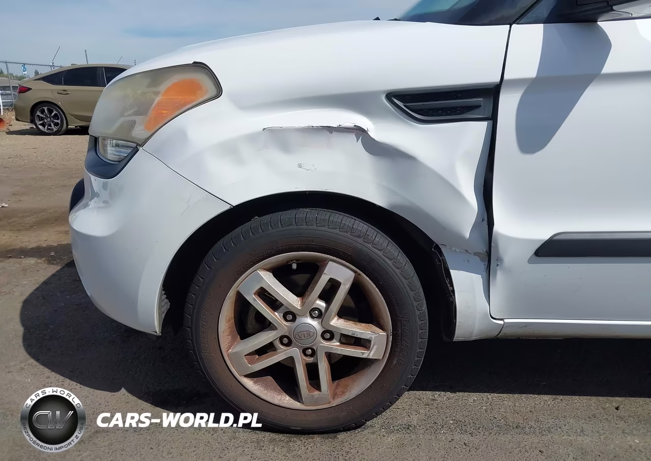2011 Kia Soul + VIN:KNDJT2A20B7708671 - 6