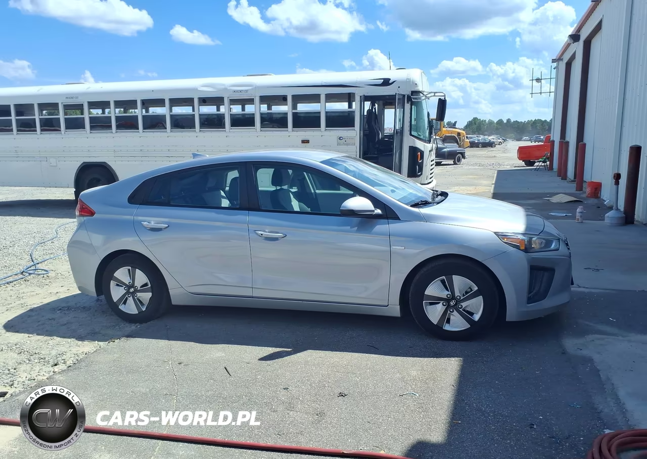 2020 Hyundai Ioniq Hybrid Blue VIN:KMHC65LCXLU219068 - 15