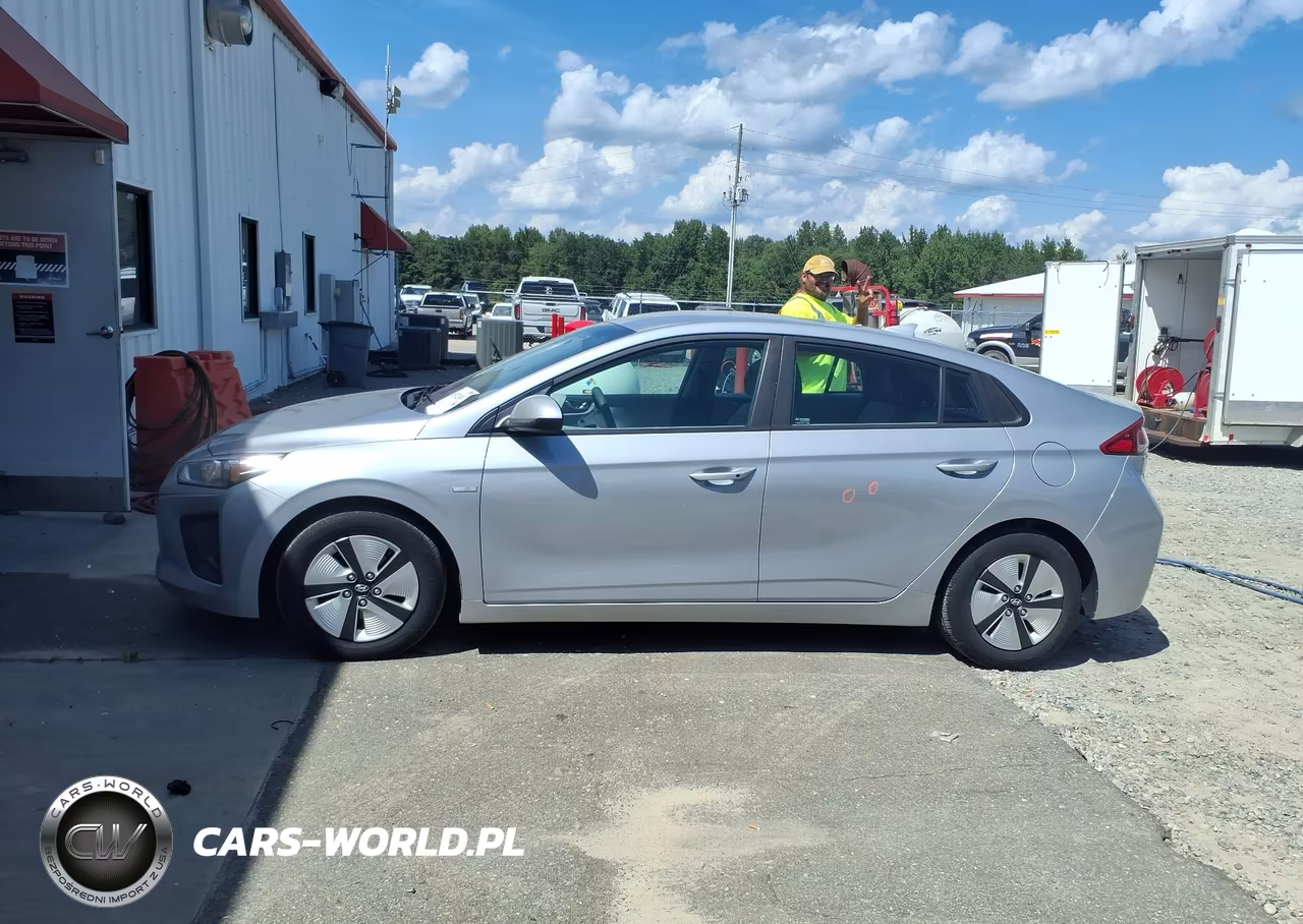 2020 Hyundai Ioniq Hybrid Blue VIN:KMHC65LCXLU219068 - 16