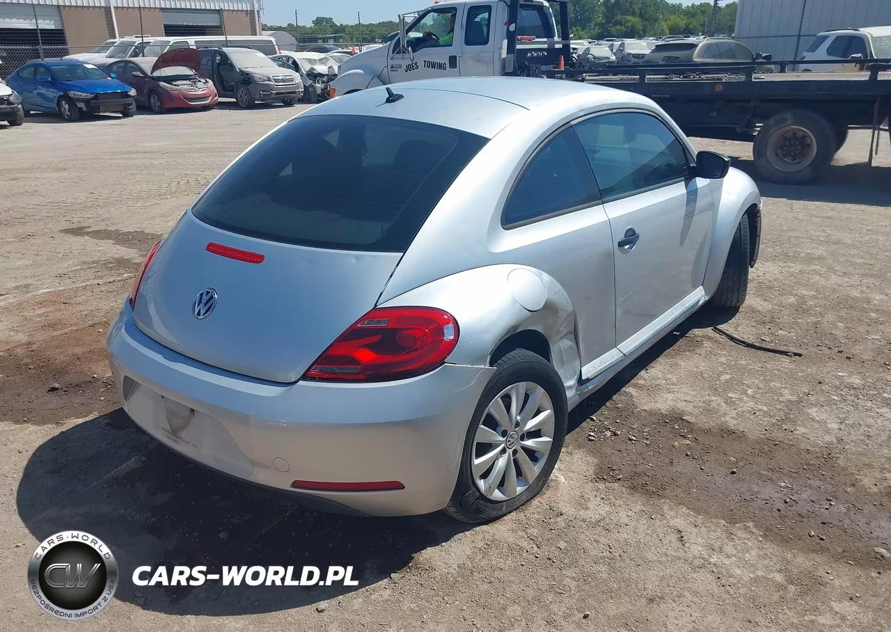 2013 Volkswagen Beetle 2.5L Entry VIN:3VWFP7AT3DM631512 - 4