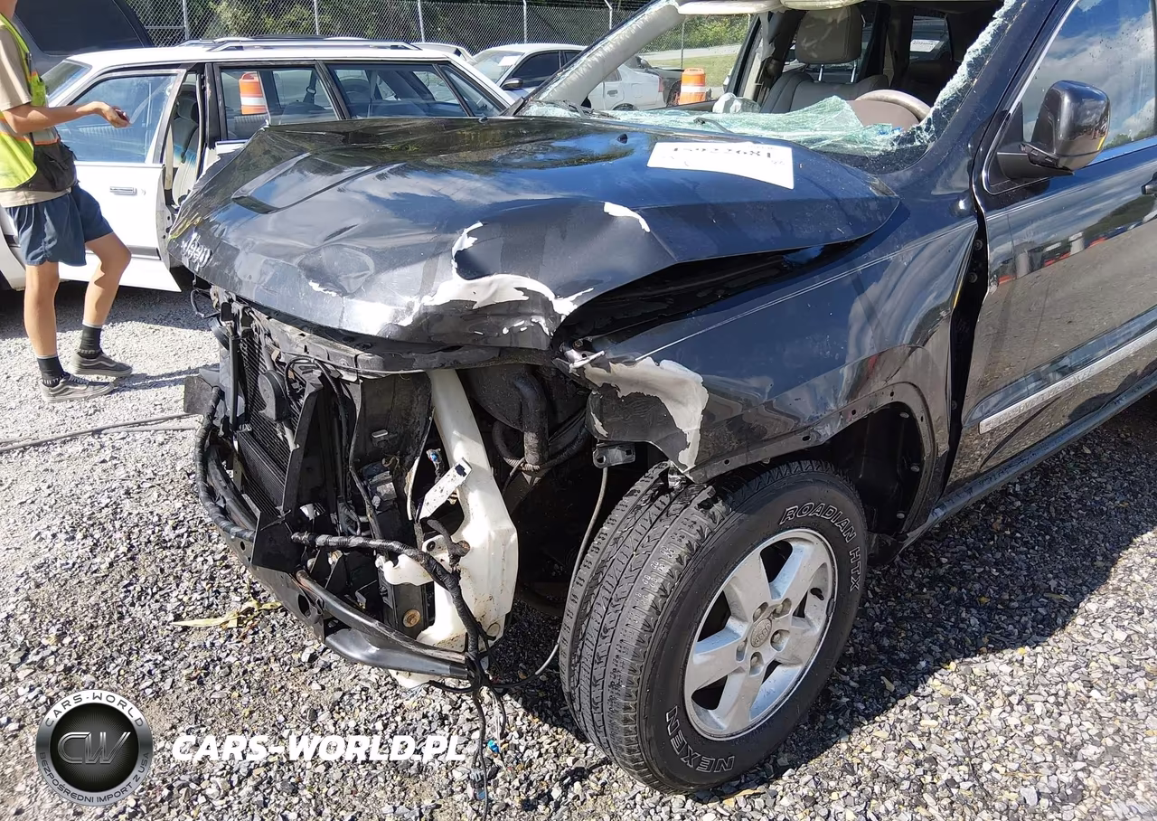 2011 Jeep Grand Cherokee Laredo VIN:1J4RR4GG0BC581373 - 16