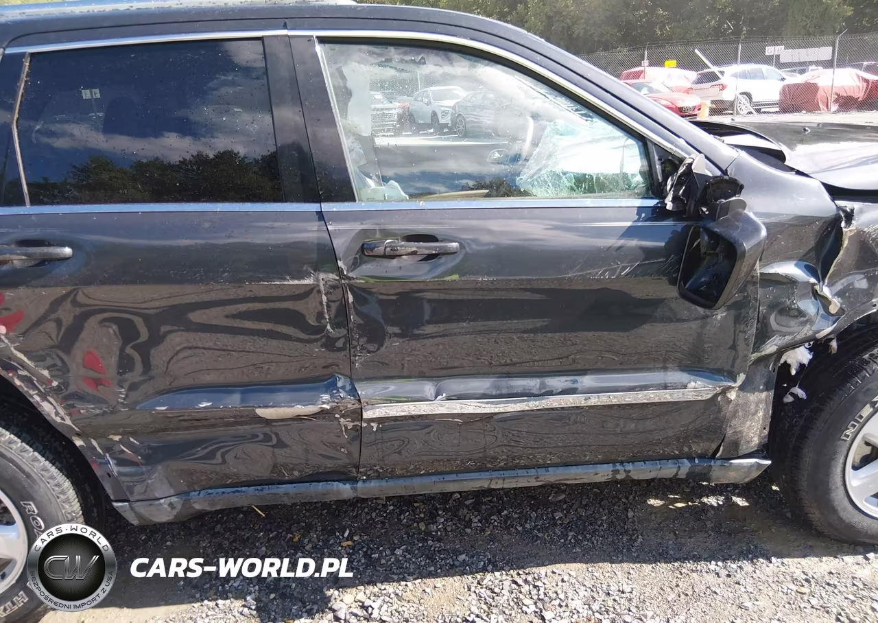 2011 Jeep Grand Cherokee Laredo VIN:1J4RR4GG0BC581373 - 19