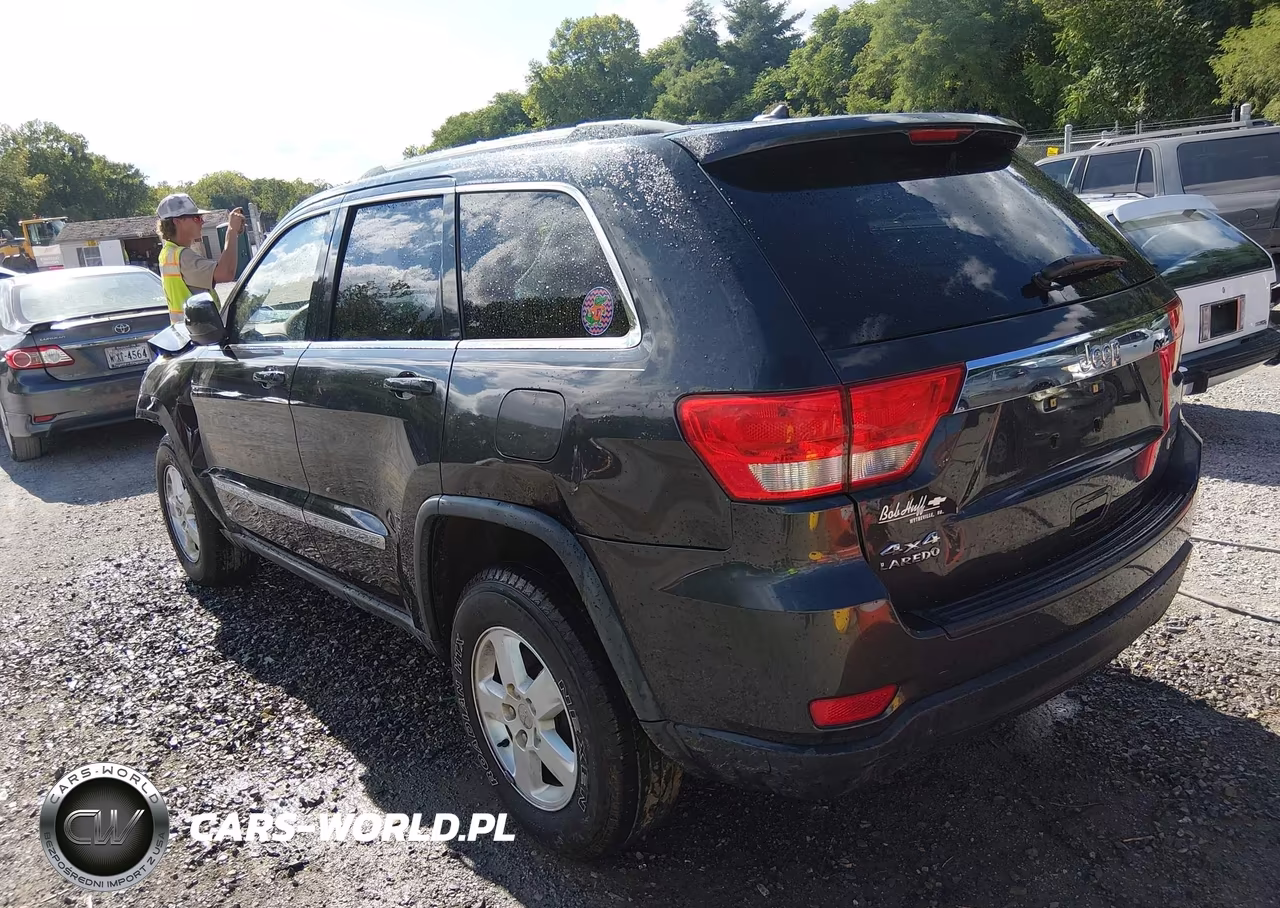 2011 Jeep Grand Cherokee Laredo VIN:1J4RR4GG0BC581373 - 3