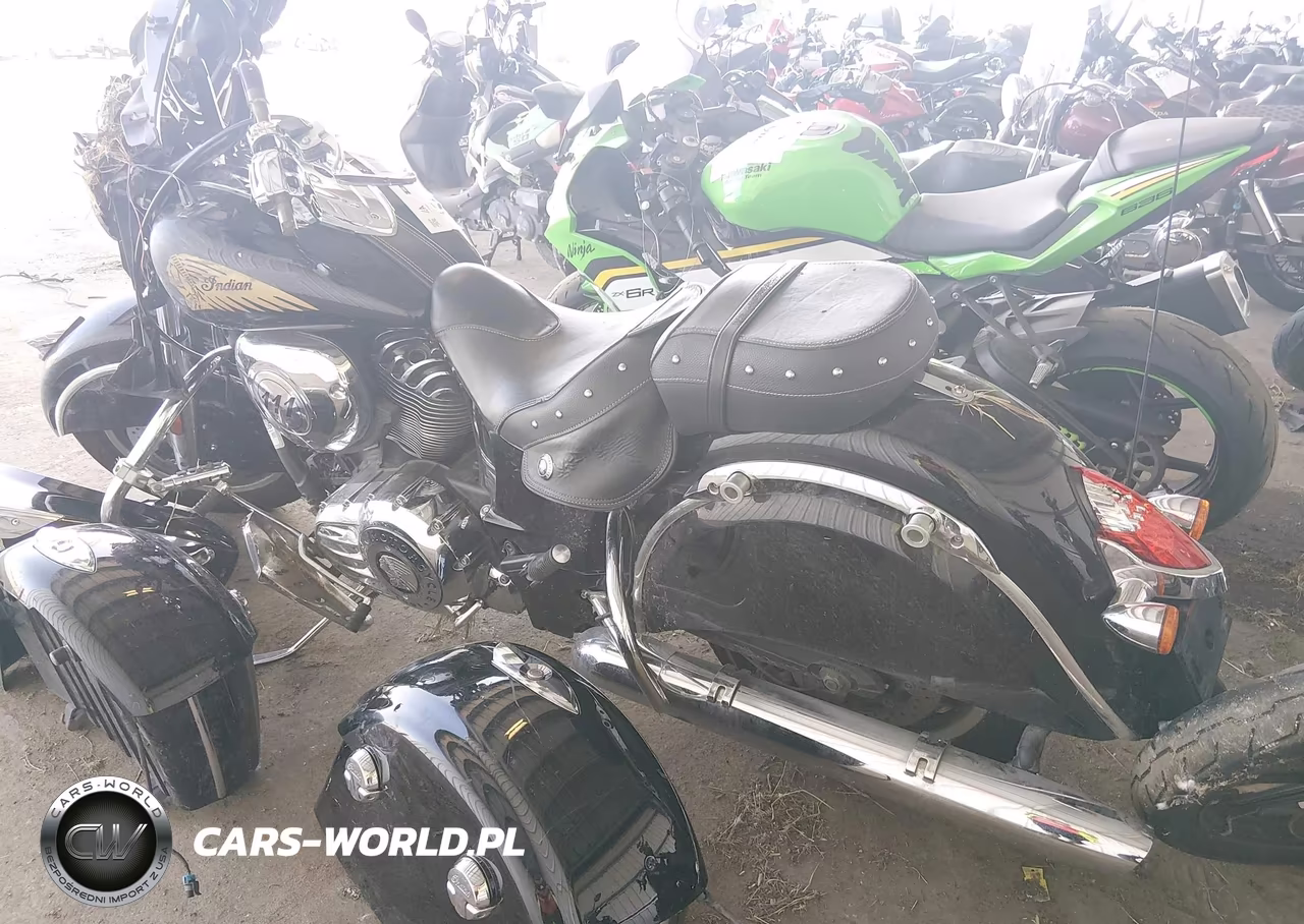 2015 Indian Motorcycle Co. Chieftain VIN:56KTCAAA7F3324517 - 3