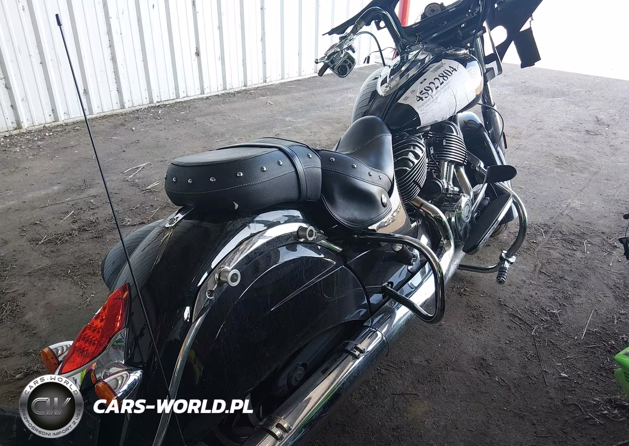 2015 Indian Motorcycle Co. Chieftain VIN:56KTCAAA7F3324517 - 4