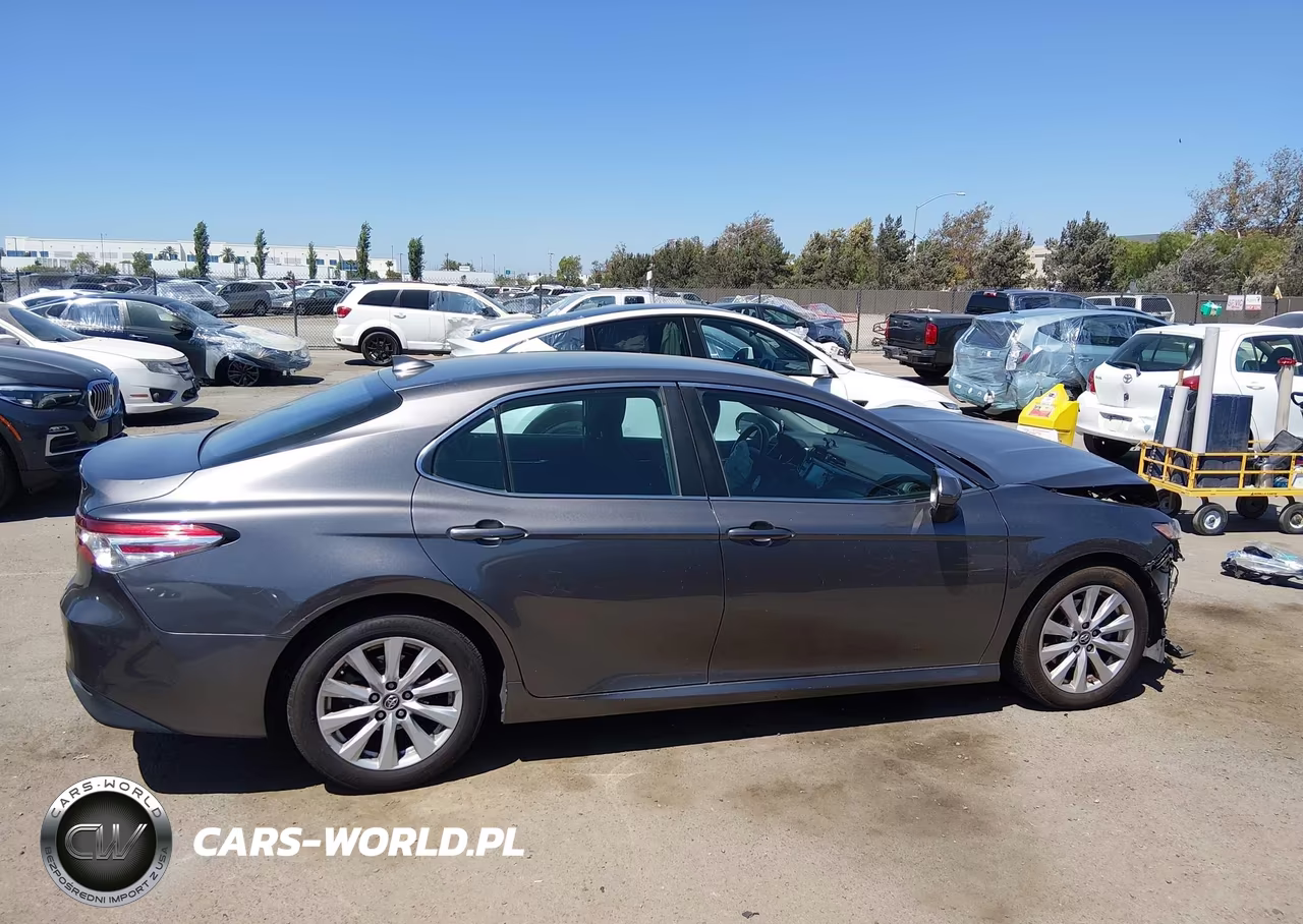 2019 Toyota Camry Le VIN:4T1B11HKXKU773633 - 16