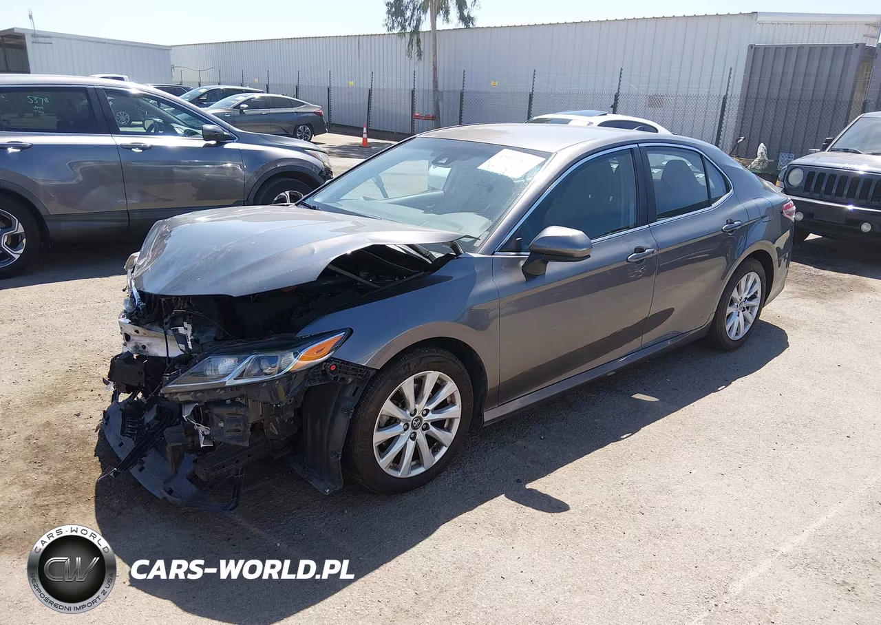 2019 Toyota Camry Le VIN:4T1B11HKXKU773633 - 2