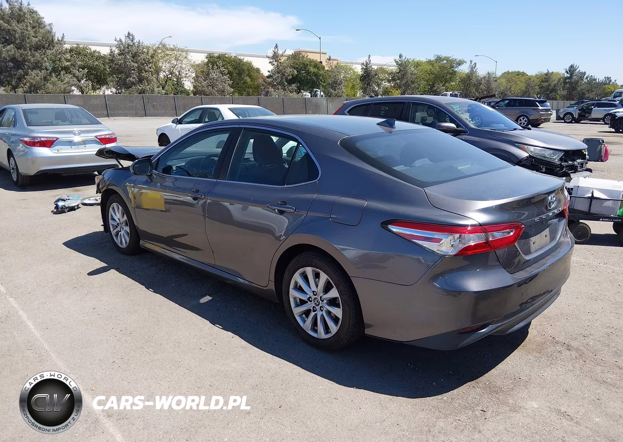 2019 Toyota Camry Le VIN:4T1B11HKXKU773633 - 3
