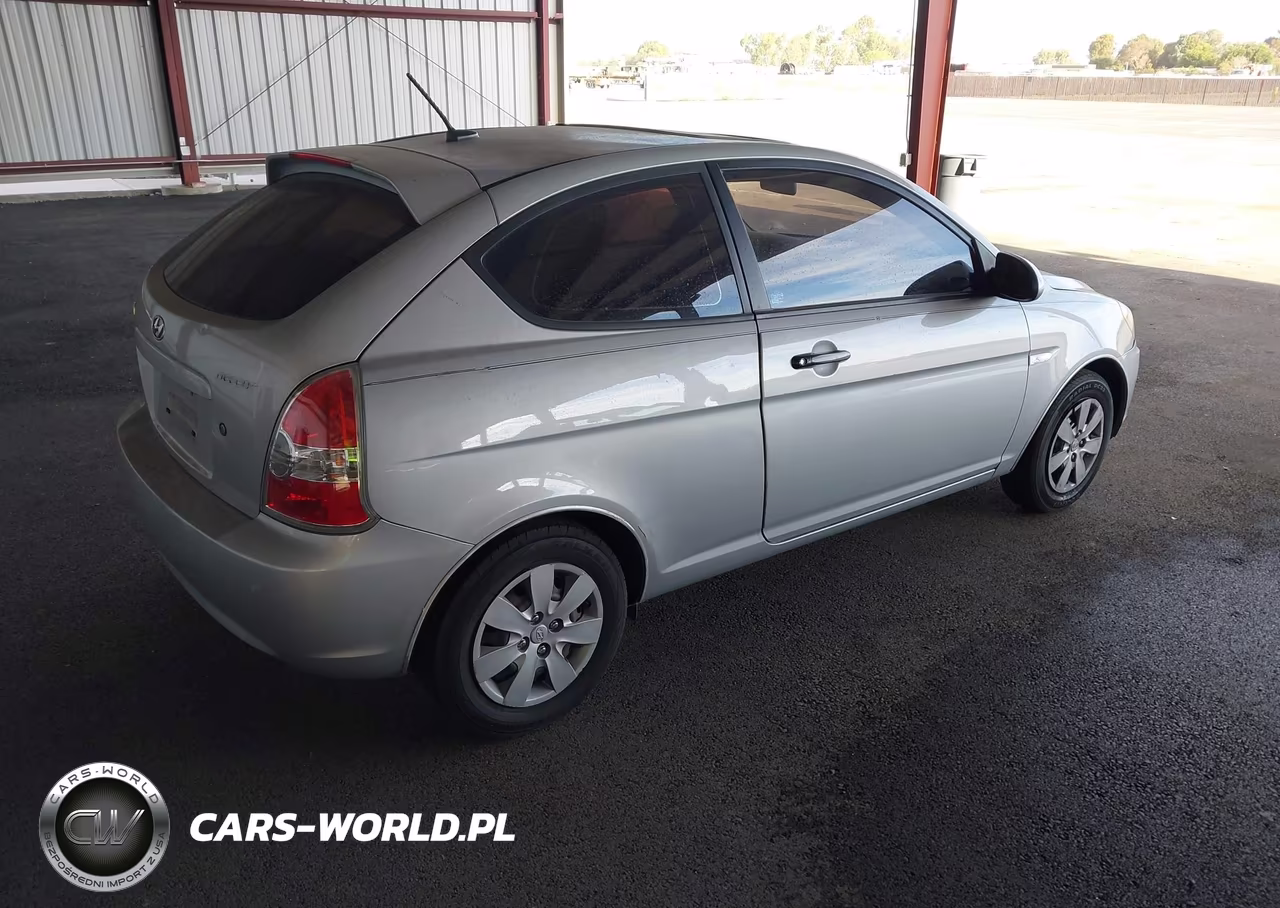 2008 Hyundai Accent Gs VIN:KMHCM36C98U079642 - 4