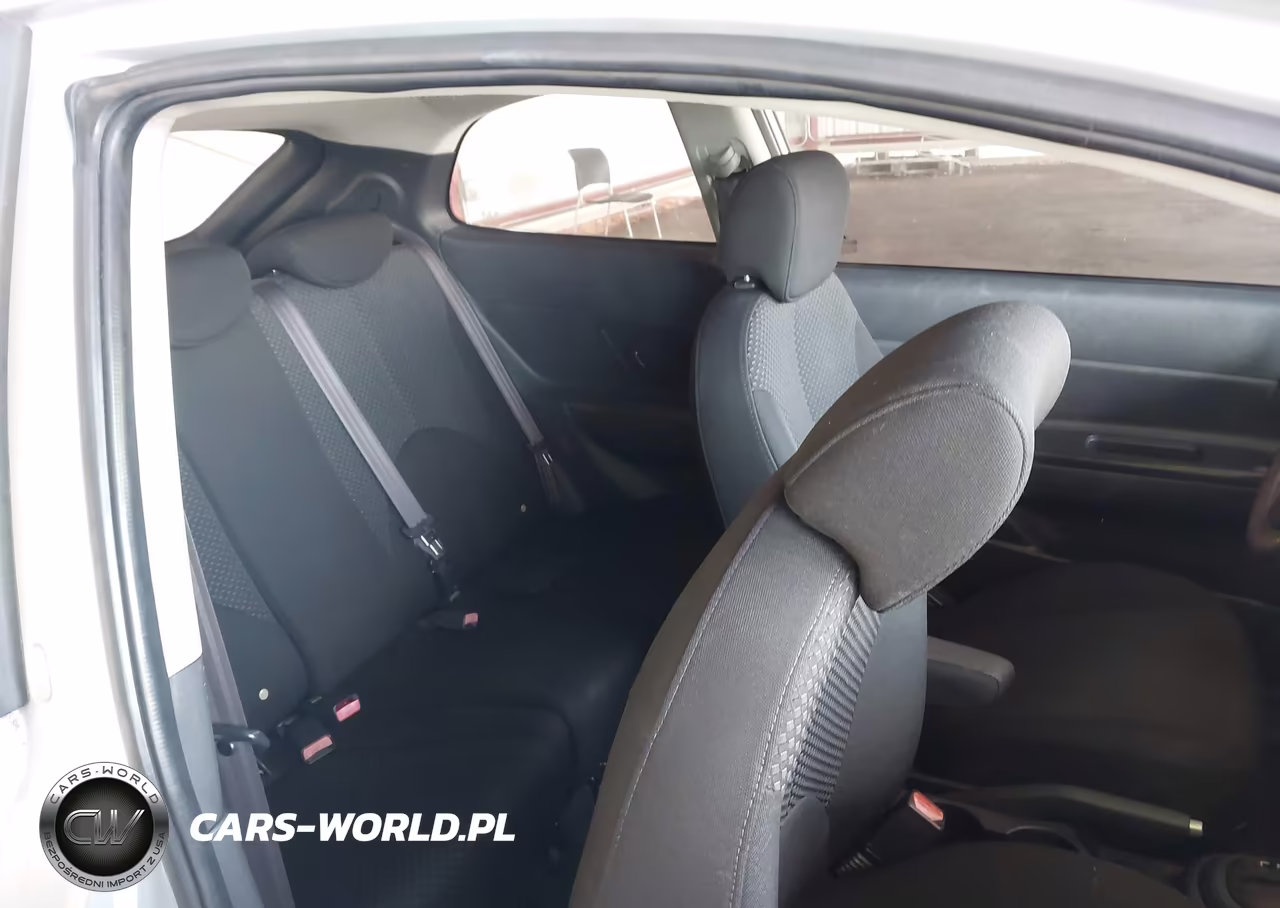 2008 Hyundai Accent Gs VIN:KMHCM36C98U079642 - 8