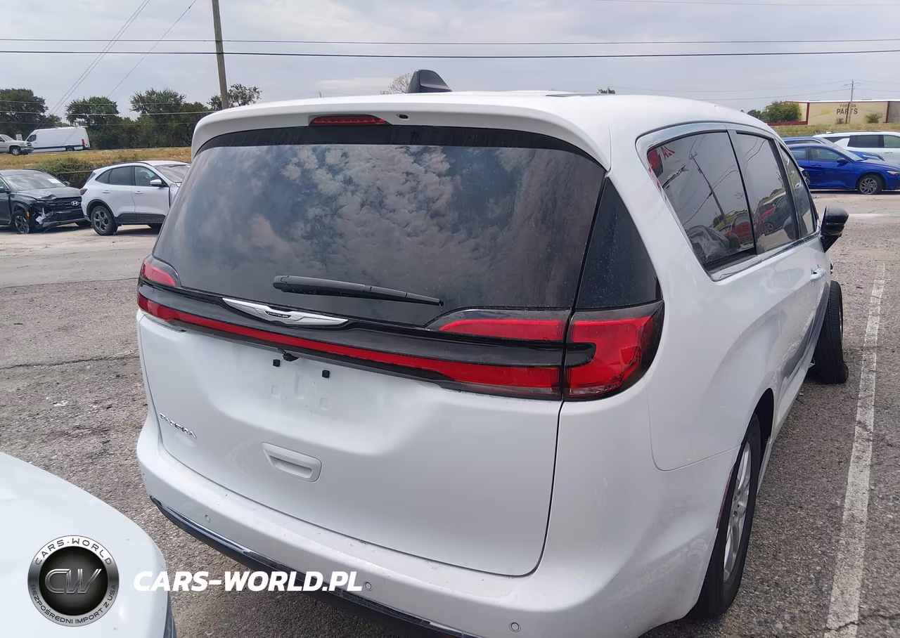 2026 Chrysler Pacifica Select VIN:2C4RC1BG9TR273382 - 16