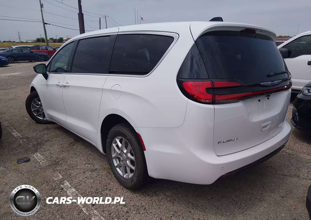 2026 Chrysler Pacifica Select VIN:2C4RC1BG9TR273382 - 3