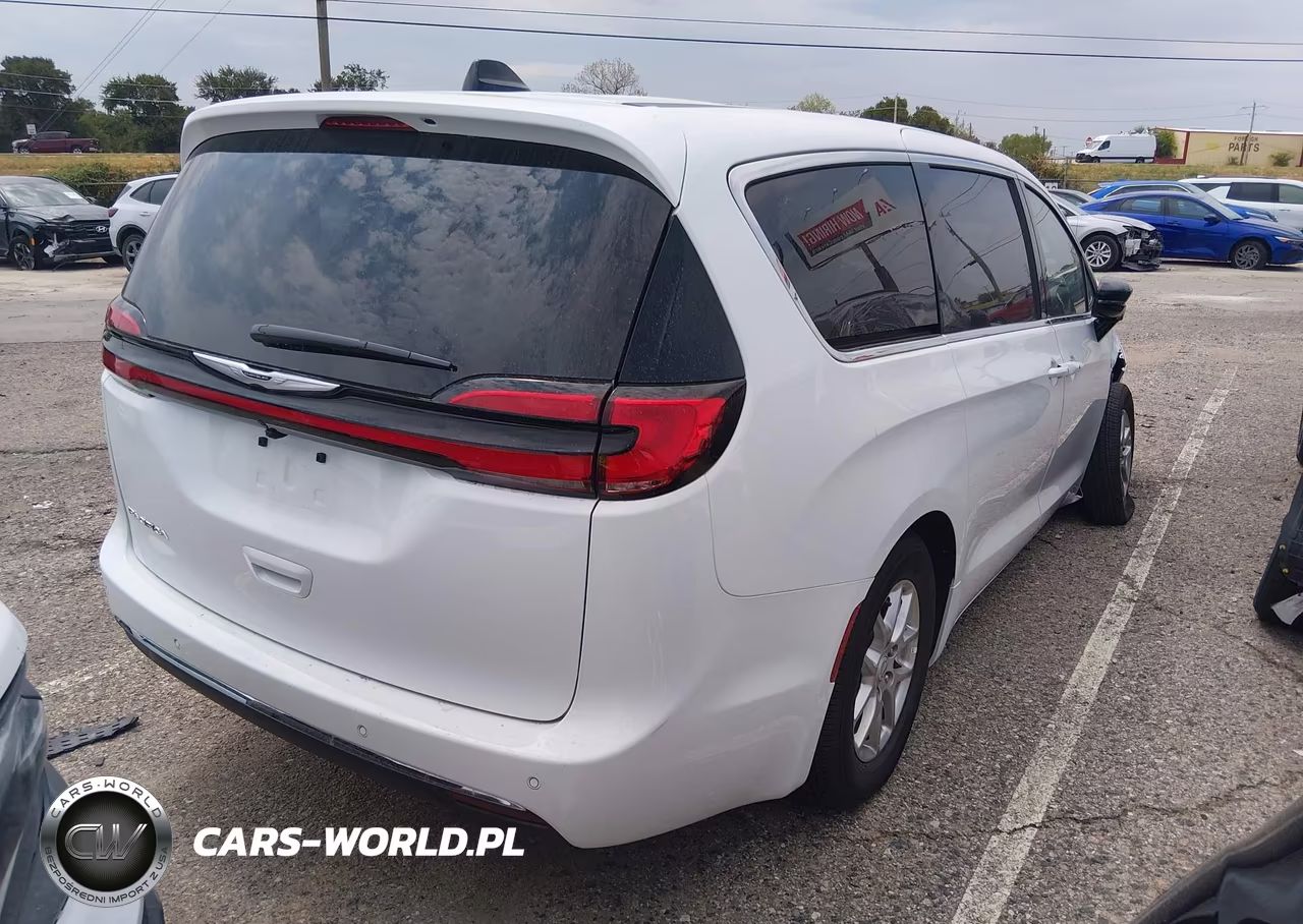 2026 Chrysler Pacifica Select VIN:2C4RC1BG9TR273382 - 4