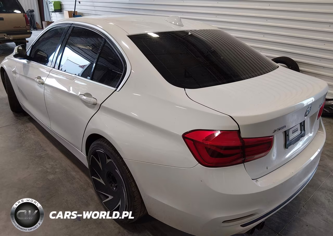 2018 BMW 330I xDrive VIN:WBA8D9G54JNU70028 - 16