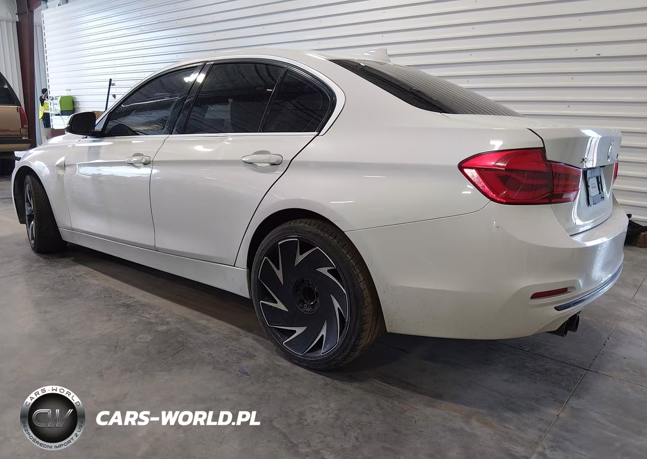 2018 BMW 330I xDrive VIN:WBA8D9G54JNU70028 - 3