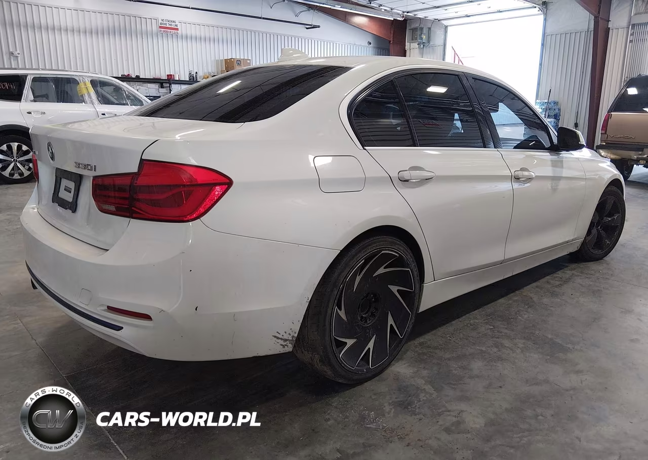 2018 BMW 330I xDrive VIN:WBA8D9G54JNU70028 - 4