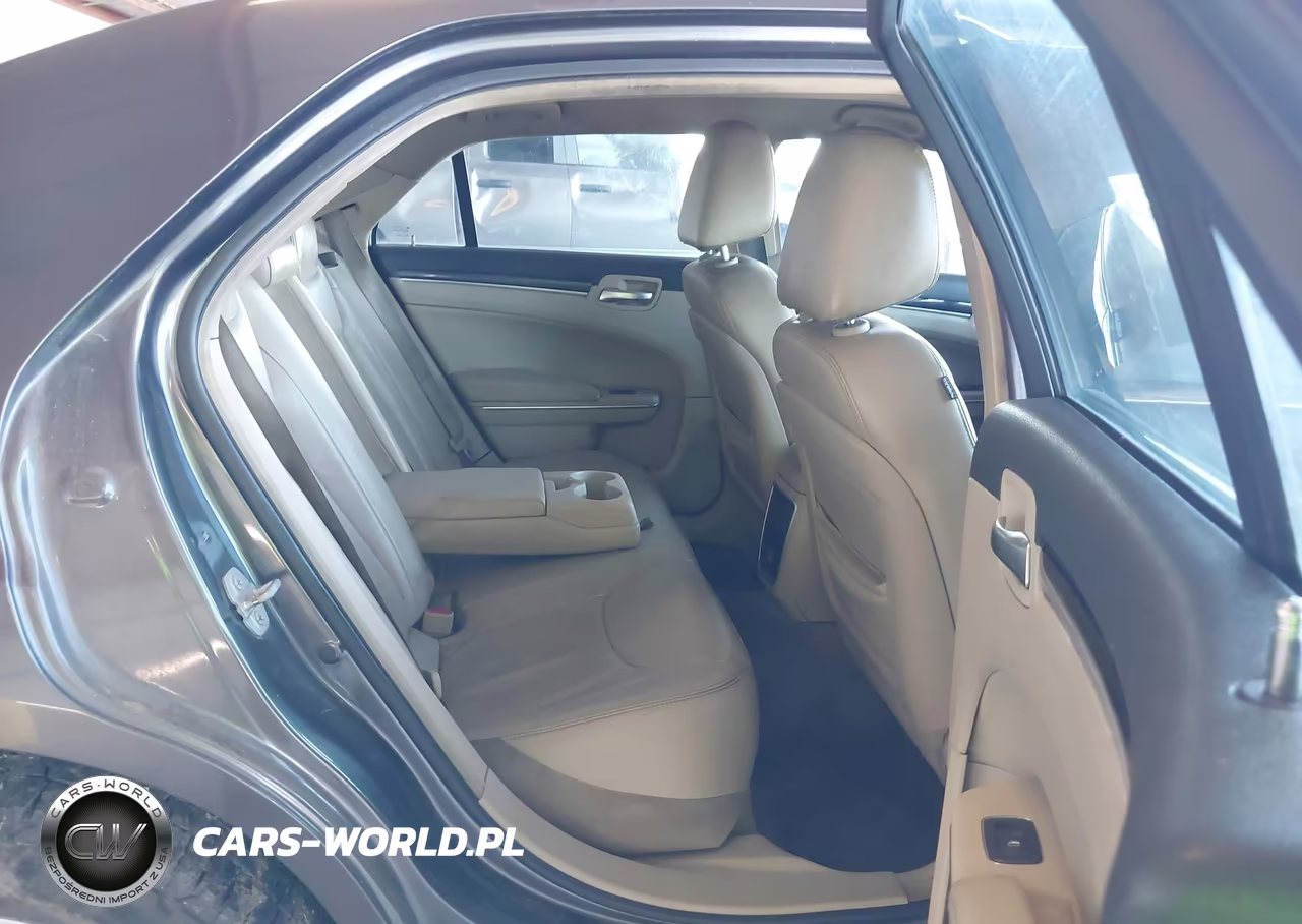 2014 Chrysler 300 VIN:2C3CCAAG8EH377446 - 8