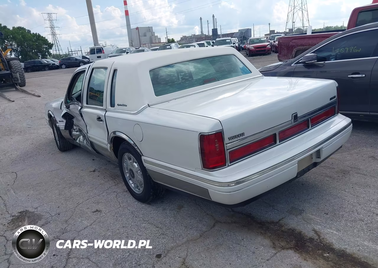 1997 Lincoln Town Car Signature VIN:1LNLM82W9VY642464 - 3