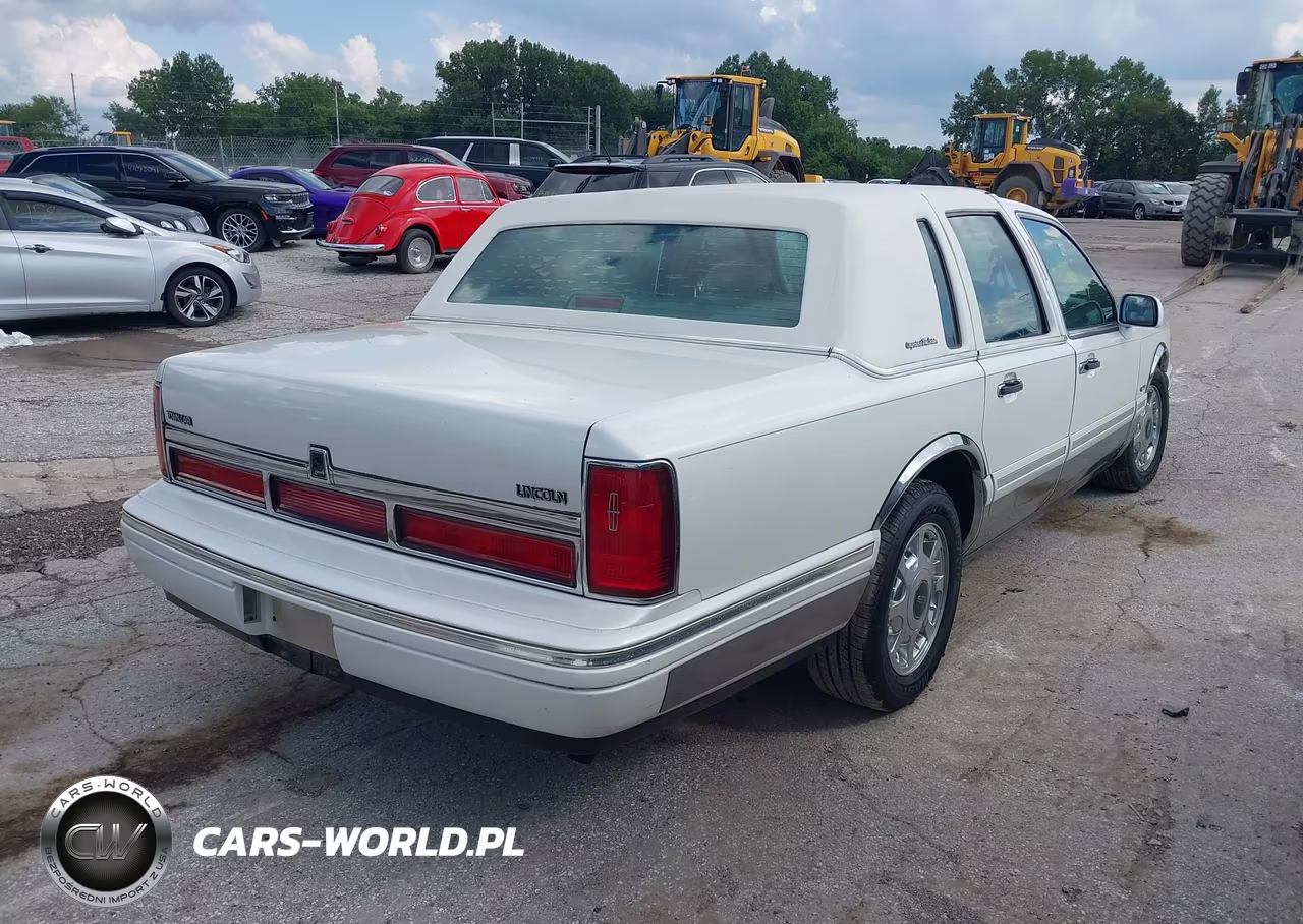 1997 Lincoln Town Car Signature VIN:1LNLM82W9VY642464 - 4